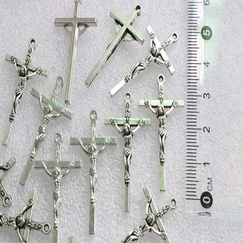100 piezas / de la Cruz agujero colgante Cristiana agujero de Jesús cruz colgante adecuado para el colgante del collar de la pulsera de DIY para la fabricación de joyas