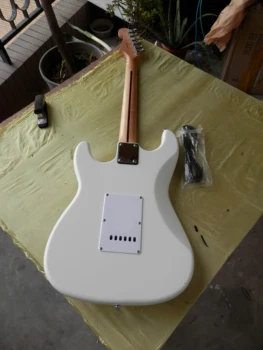 China fábrica de guitarras personalizadas nuevos blancos de SAN Guitarra Eléctrica envío Gratis Diapasón de Palisandro SSH Recogida 9yue23