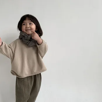 Corea del bebé de los niños casual cuello redondo suelto más suéter de cachemira neutral Japonés camiseta de otoño y de invierno