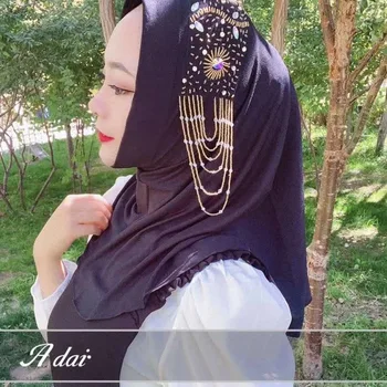 De clase alta diamantes mujer Musulmana con hiyab fácil de usar chales