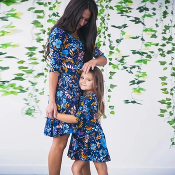 Madre e Hija de los Vestidos de la Familia en la Coincidencia de la Ropa de la Mitad de la Manga Azul Floral Impreso Mini Vestido Para la madre y la Hija