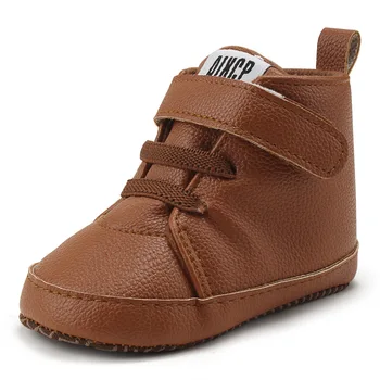 Nuevo color Sólido de la PU de Cuero de Niños del Bebé Primeros Caminantes Suela Suave de Bebés Niñas Zapatillas de deporte de Moda Bebé Mocasines Zapatos de Cuna
