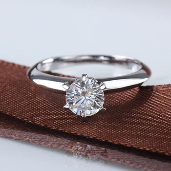 Starsgem Joya de la Moda 18K chapado en oro 925 de plata de 6 garras 0.5/1ct moissanite anillo mejor precio para las mujeres