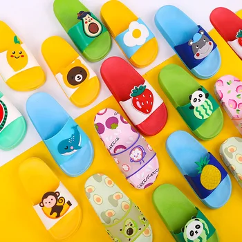 Verano chanclas niños zapatillas de interior zapatillas de dibujos animados de frutas de fresa chica diapositiva sandalias de playa de los niños en casa de piso de zapatos